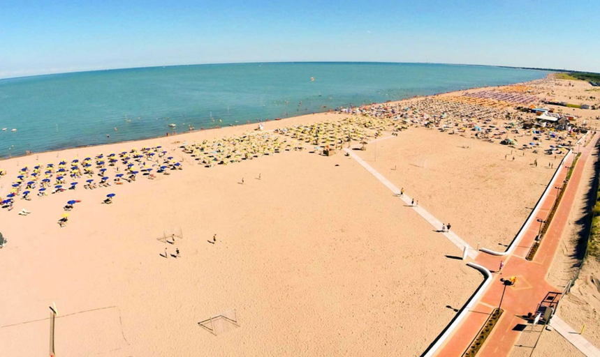 Beach 3, Beautifully Renovated Flat With Shared Pool, Rovigo