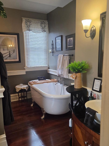Bathroom 5, The Katherine Holle House, Jefferson