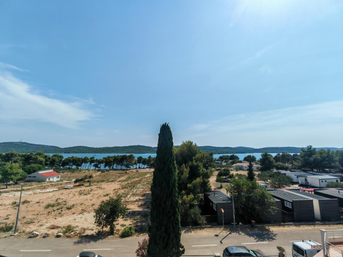 Others 4, Villa Neptun, Pirovac