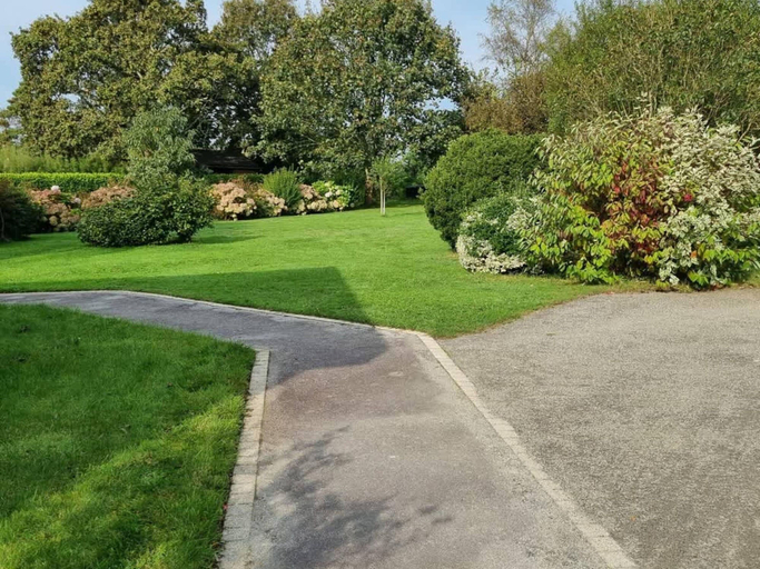 Garden 4, Modern Apartment Stay Near Paris, Finistère