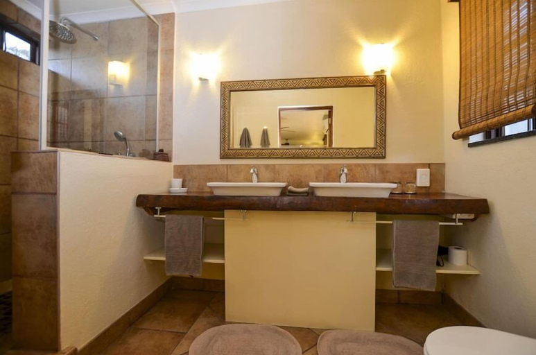 Bathroom 3, The White House, Hwange