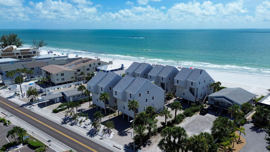 Exterior & Views 2, Pelican Pointe 3B, Pinellas