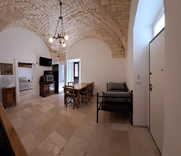 Others 4, PETRAKIs HOUSE, Brindisi