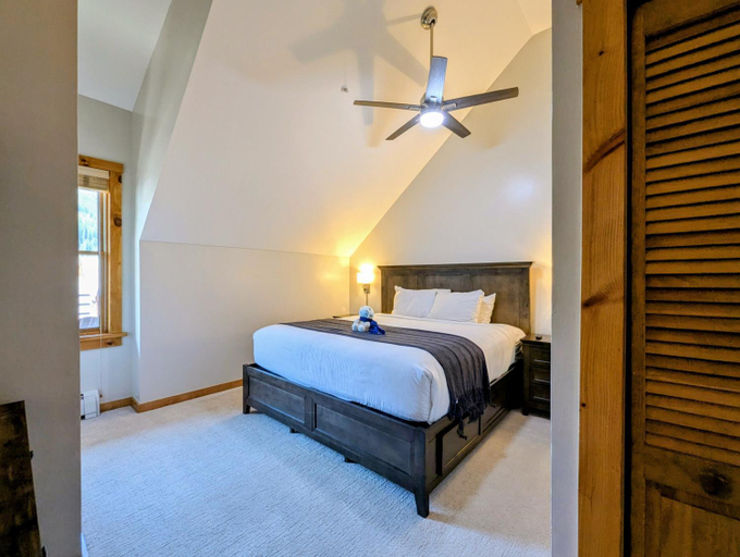 Bedroom 2, Buffalo Lodge , Summit