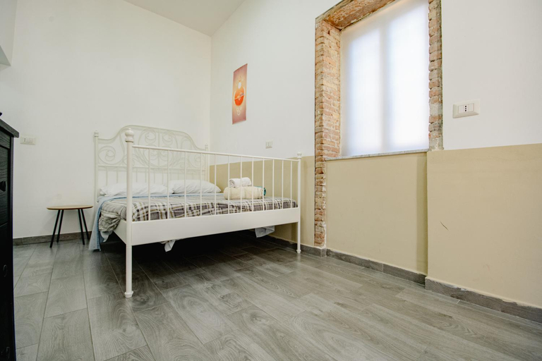 Bedroom 2, Santa House, Napoli