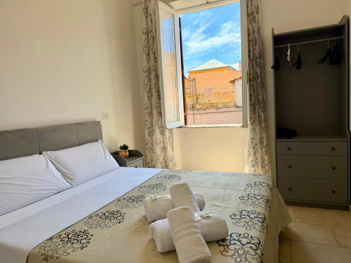 Bedroom 2, Raynova, Rome