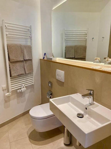 Bathroom 3, Hotel 38, Berlin