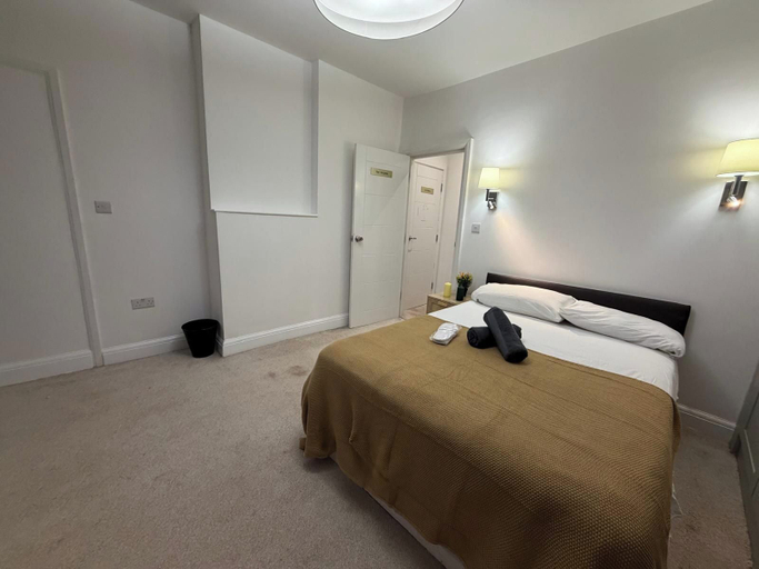 Room 2, Compact Studio - Sleeps 2 - Parking, London