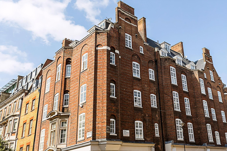 Exterior & Views, Book Lovers West End Home, London