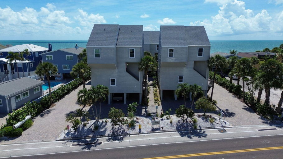 Exterior & Views 2, Pelican Pointe 5B, Pinellas