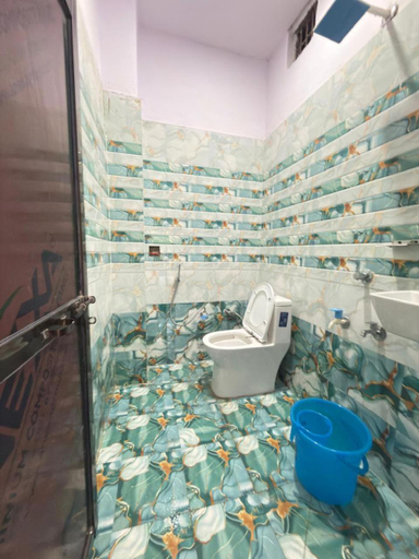 Bathroom 5, Yatri niwaas, Varanasi