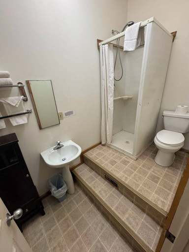 Bathroom 4, Parkway Motel & European Lodges, Division No. 3