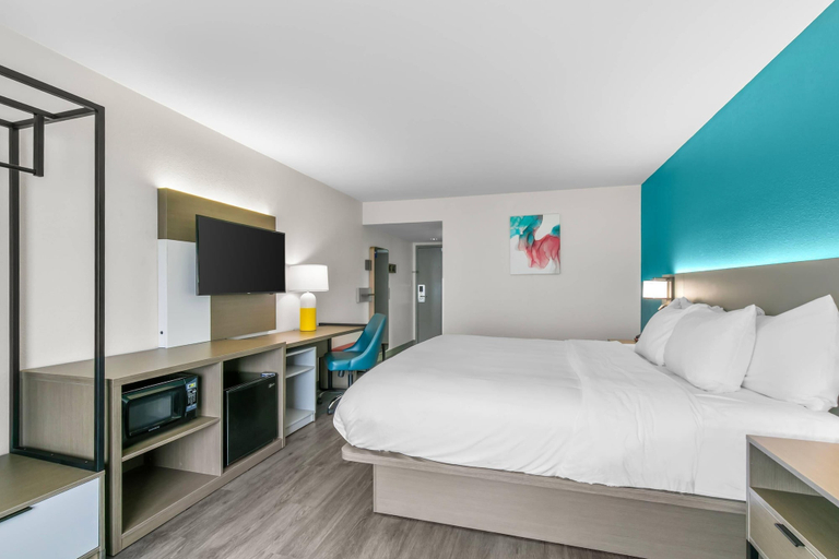 Bedroom 3, Comfort Inn & Suites, Hall
