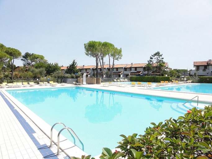 Pool 5, Charming Two-storey Flat, Venezia