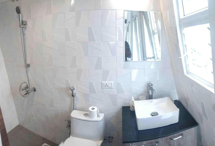 Bathroom 3, The Twist, Pune