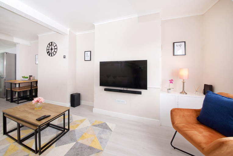 Others 4, GuestReady Modern 2BR Home by Anfield Stadium, Sefton