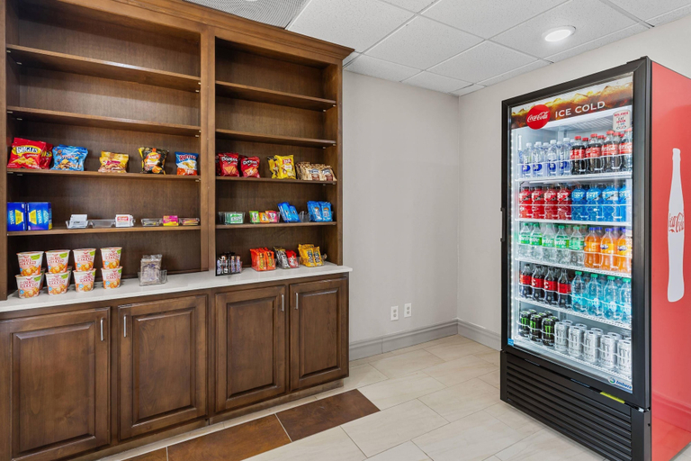Food & Drinks 4, Comfort Inn & Suites Tyler North, Smith