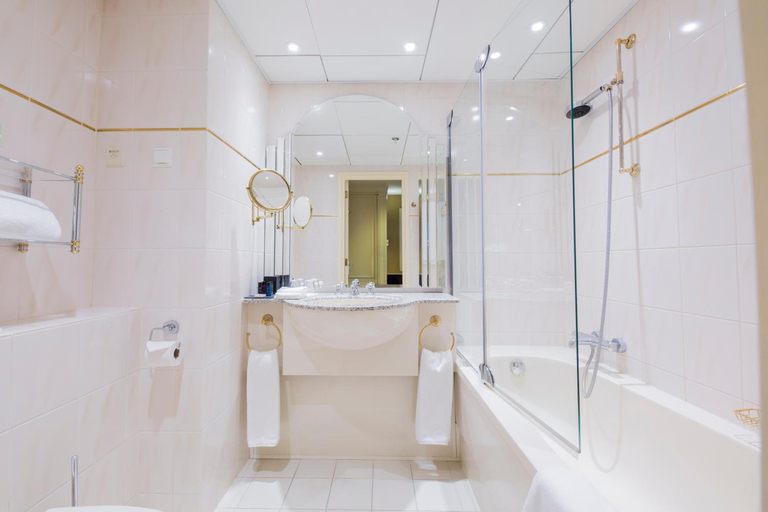 Bathroom 4, The Historic Huis ter Duin, Noordwijk