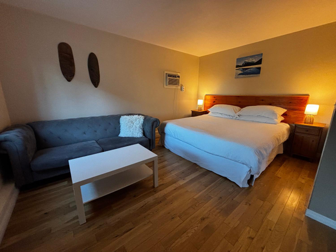 Bedroom 2, Irish Mountain Suites, Grey