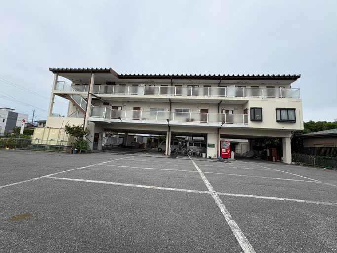 Others 2, 彦根びわこホテル裏のマンション 一室貸し切り50台無料駐車場付き台所ありBbQ可 ペット同伴可, Hikone