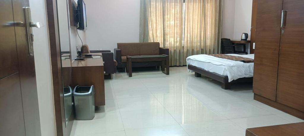 4, New Hotel Shree Ganga, Shajapur
