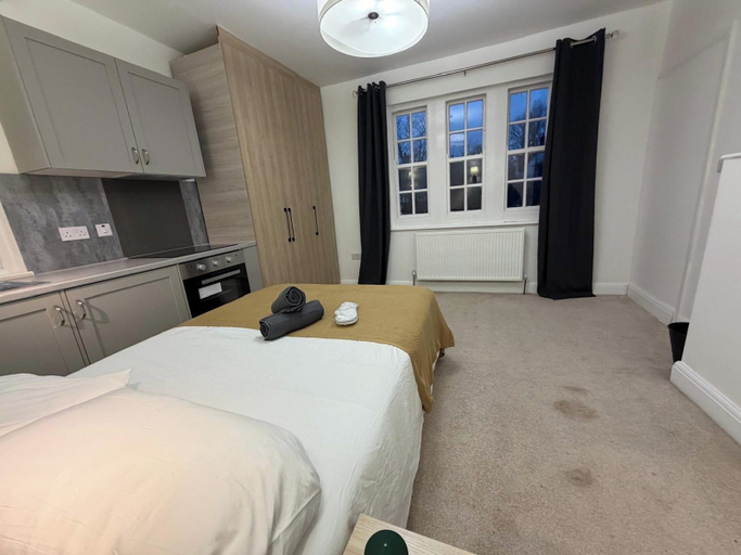 Room 5, Compact Studio - Sleeps 2 - Parking, London