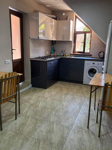 3, Lucy Guest House