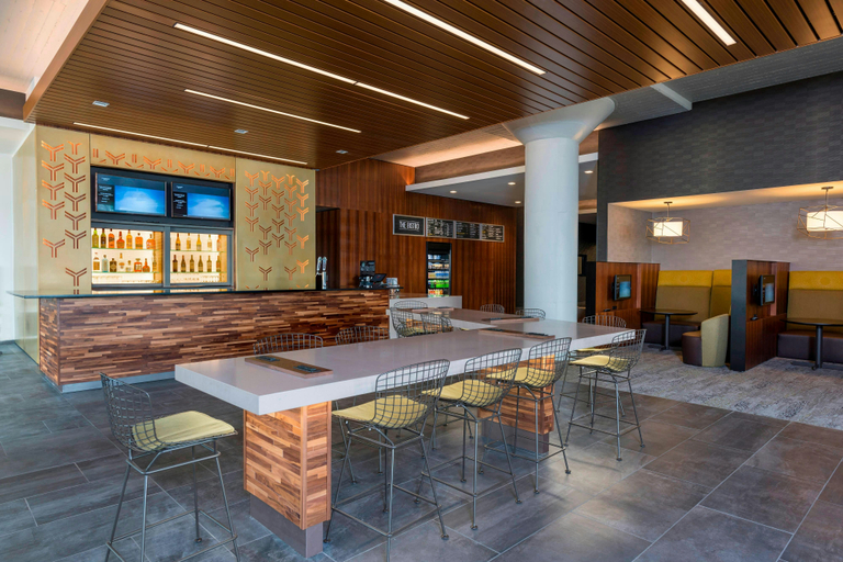 Food & Drinks 5, Courtyard Waterloo Cedar Falls, Black Hawk