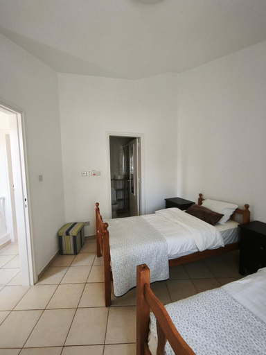 Bedroom 2, Eden gardens