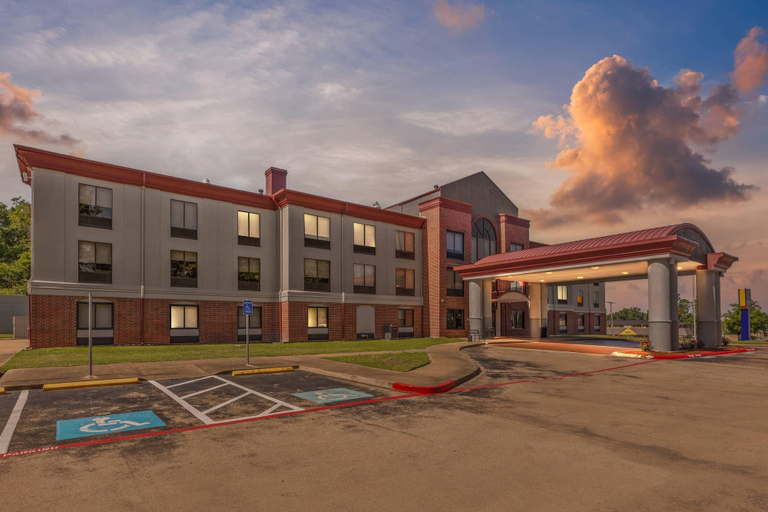 Exterior & Views 1, Comfort Inn & Suites Tyler North, Smith