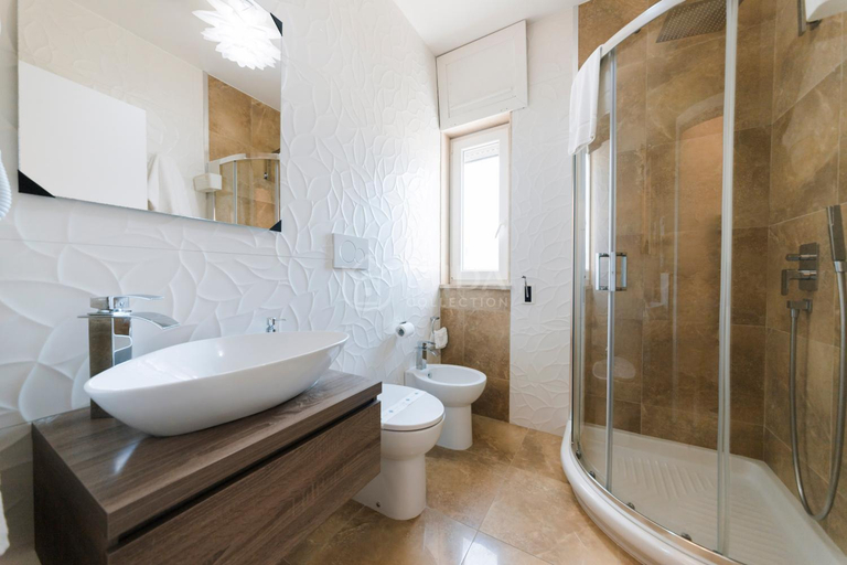 Bathroom 4, Artemar, Lecce