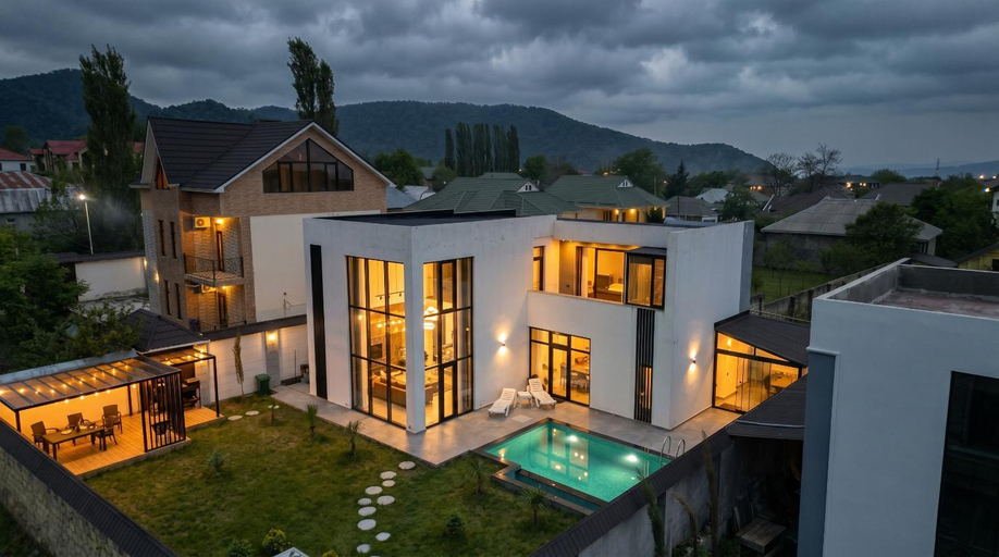 Exterior & Views