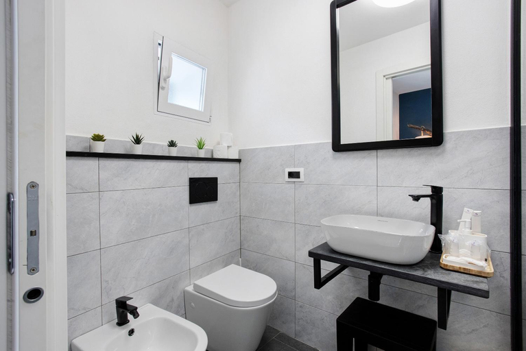 Bathroom 3, Ca Du Grifun 2, La Spezia