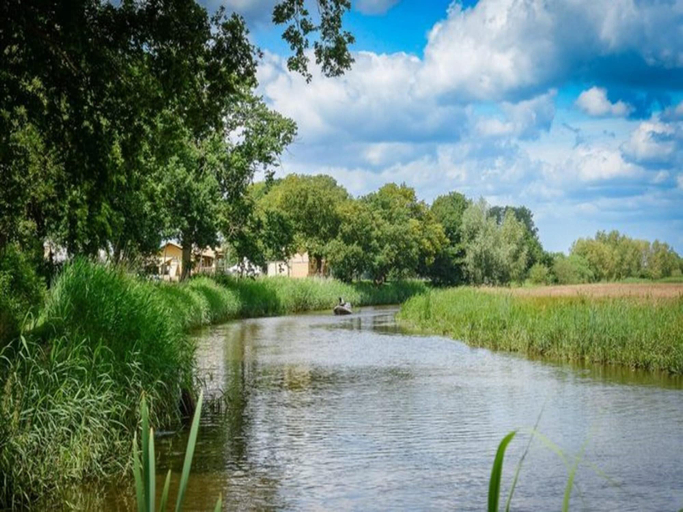 View from property 3, Stunning Mirror House with Riverside Jacuzzi, Wierden