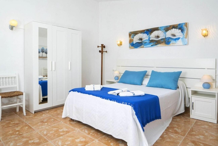 Others 2, Villa Can Torreta, Baleares