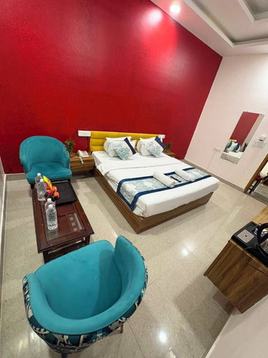 Room 4, Radiant Hotel and Banquet, Gautam Buddha Nagar
