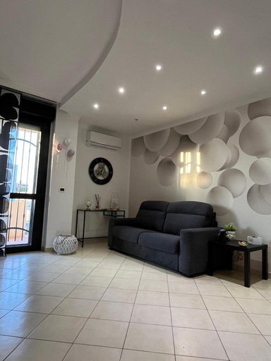 Others 5, BRUMARI -Design" moderno, self check-in e parcheggio facile, Foggia