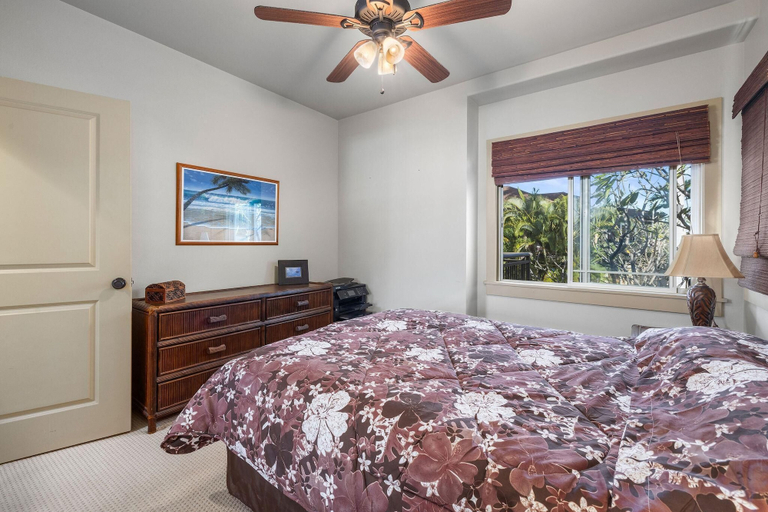 Room 4, Alii Park Place #n202 Top Floor Unit With AC!, Hawaii