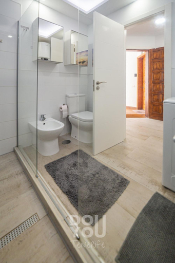 Bathroom 3, Holiday Apartments Oasis, Santa Cruz de Tenerife