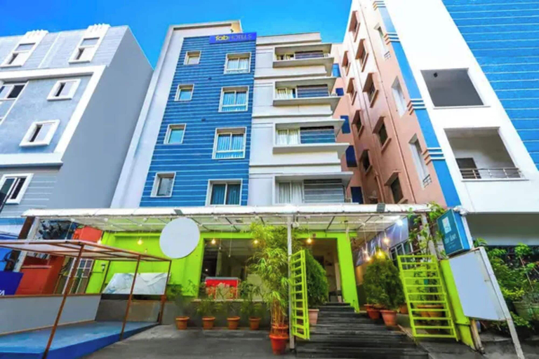 Exterior & Views