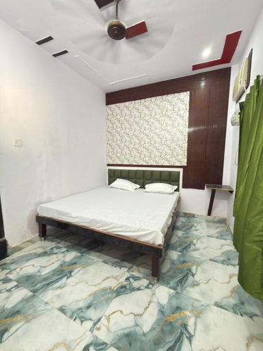 Others 5, Yatri niwaas, Varanasi