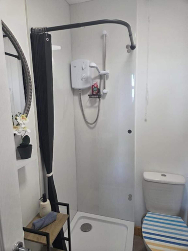 Bathroom 2, Beachfront Studio Suite Downhill, Causeway Coast and Glens