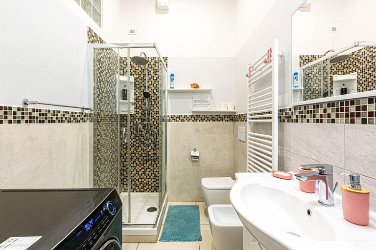 Bathroom 3, Titi Rooms, La Spezia