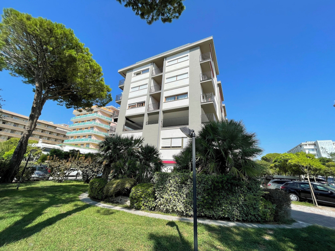 Front of property 3, Bibione Flat With Side sea View, Venezia