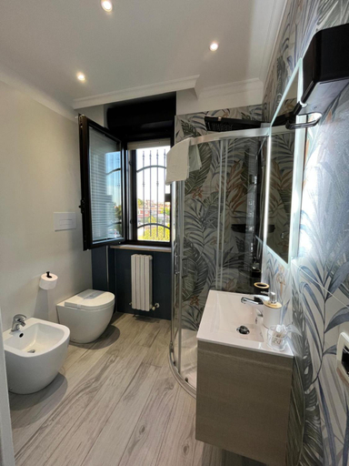 Bathroom 2, BRUMARI -Design" moderno, self check-in e parcheggio facile, Foggia