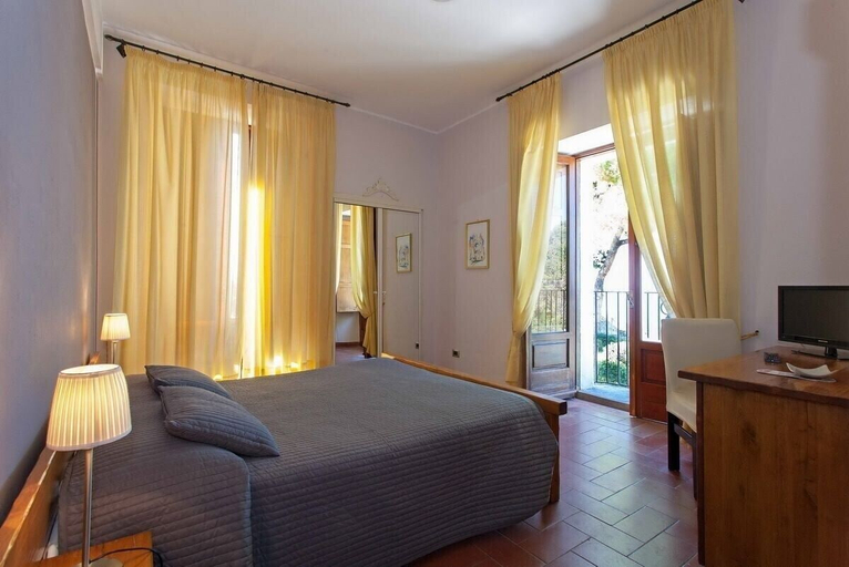 Others 5, Hotel Ducale, Cosenza
