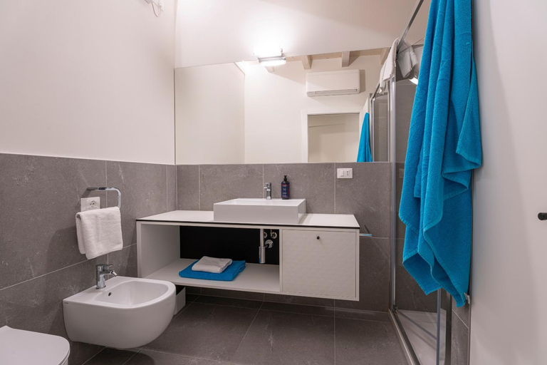 Bathroom 4, Aa Imbarcadero apartments, Brescia