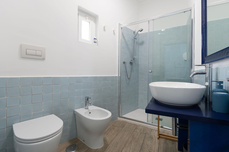 Bathroom 3, Molo '93 - RoomsAndSea, Cosenza