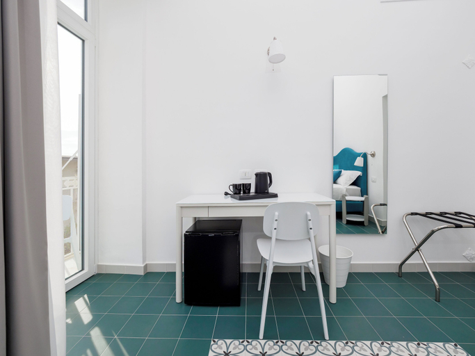 Room 2, De Vivo Realty - Tre Colori Guesthouse, Napoli