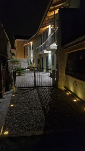 Others 5, Casa il Grappolo, Novara